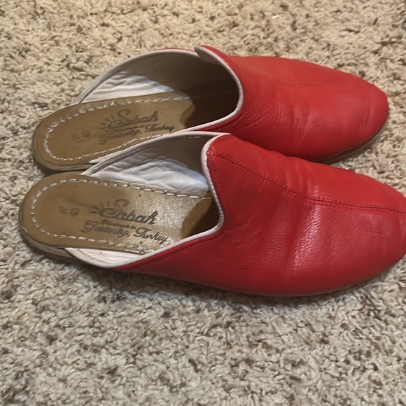 Red Sabah Baba slippers - Picture 2 of 2